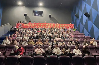 春景与你们都是这世界最好的景致，节日欢乐！